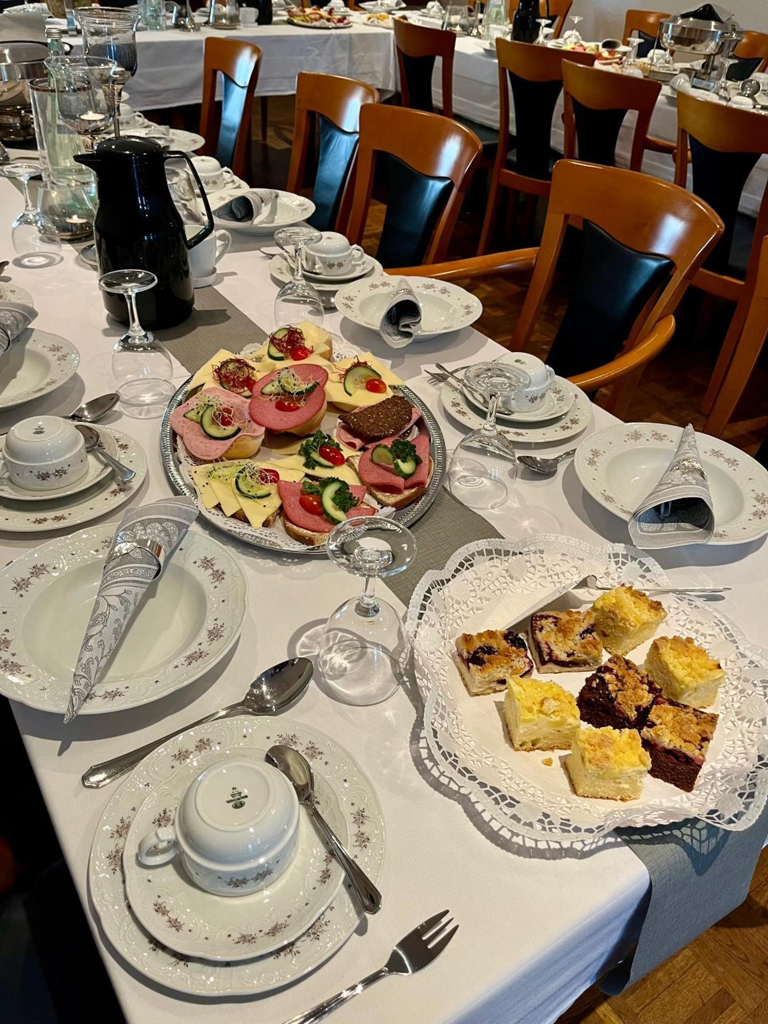 Hotel Zu Den Linden Wachtberg Екстер'єр фото