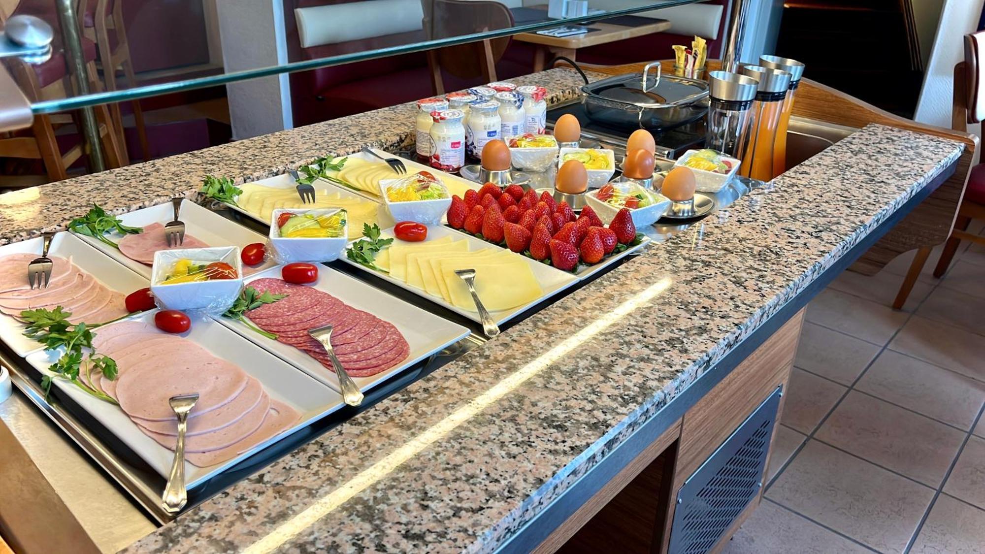 Hotel Zu Den Linden Wachtberg Екстер'єр фото
